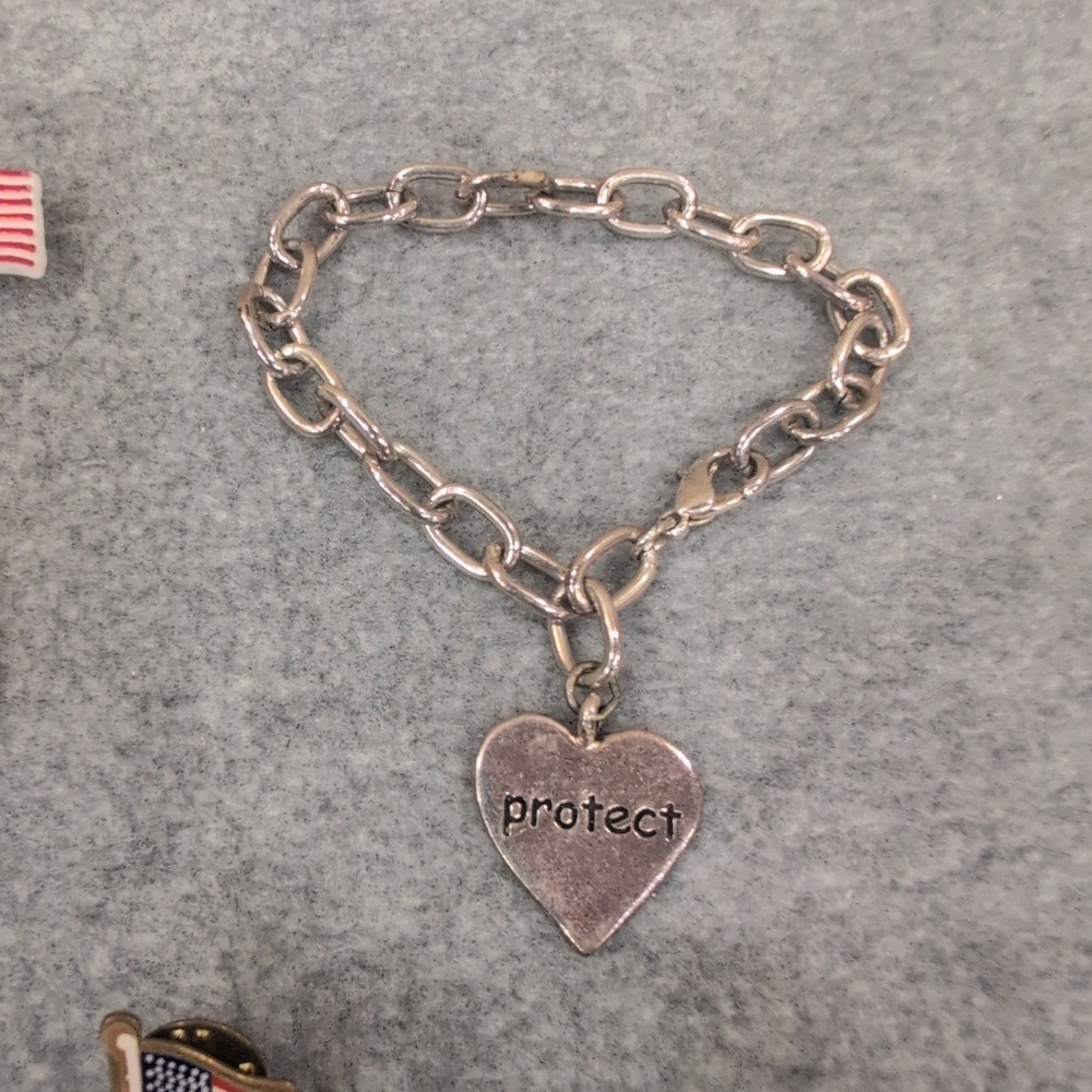 Patriotic Lot: American Flag Keychain Bracelet Pins Lot 4th of July Memorial Day - Picture 4 of 6